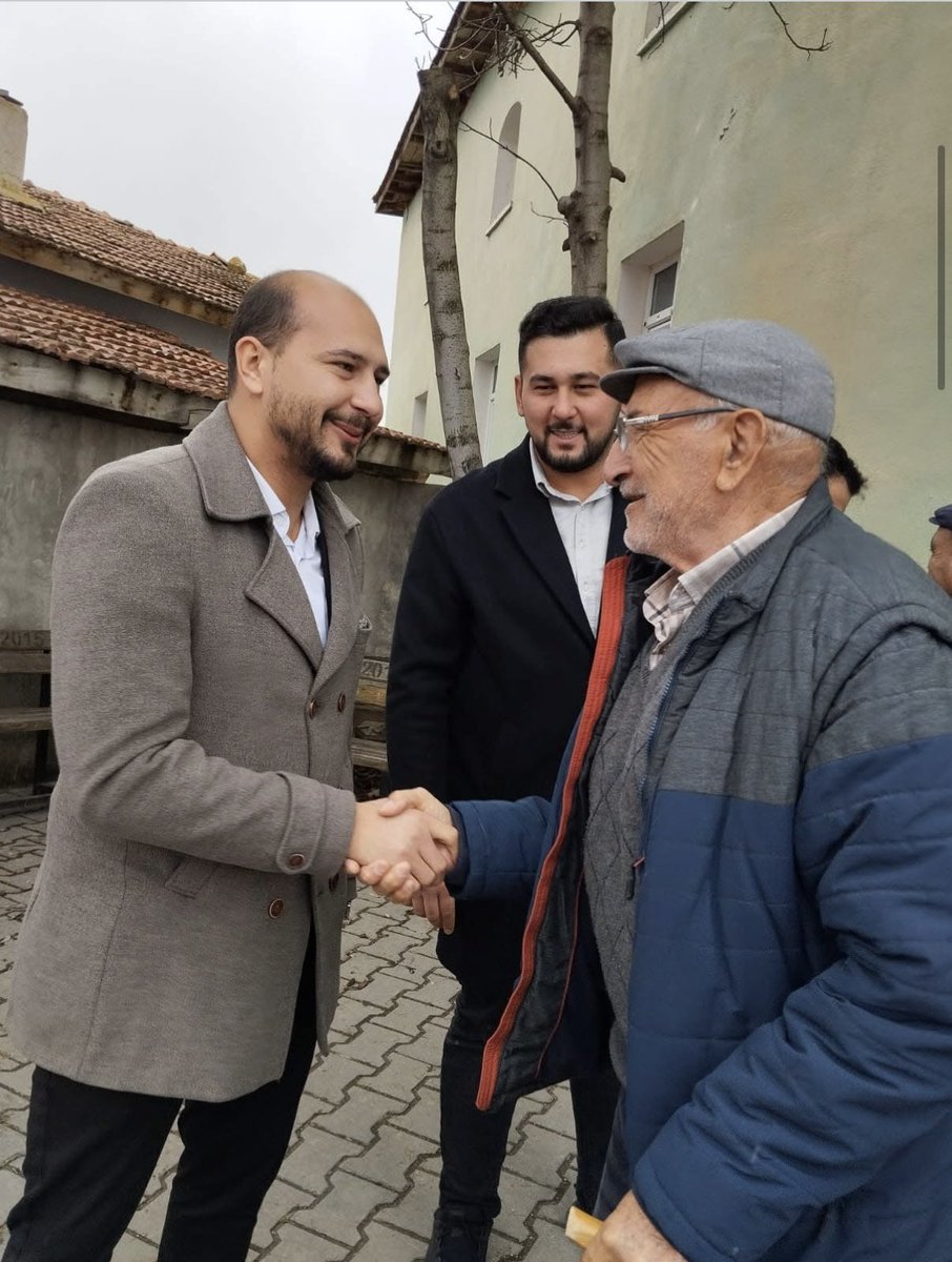 ozcanyildiz_26's tweet photo. Gençlik Kolları başkanımız ile birlikte Cuma namazımızı gemiç mahallemizde eda ettikten sonra muhtarımızın oğlu Furkan Bulut 'un asker mevlid-i şerifine katılım sağladık.Rabbim kabul etsin tez zamanda gidip gelmeyi nasip etsin. https://t.co/TphmaS8sNB