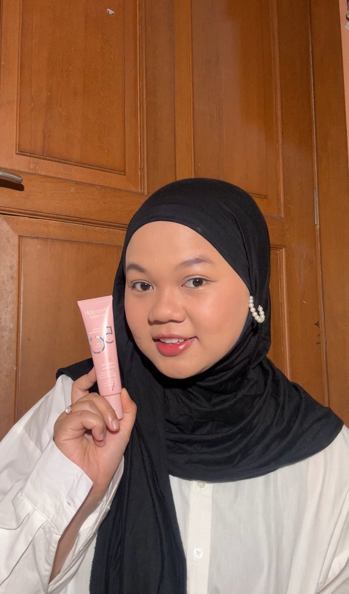 duniaskinker's tweet photo. Akhirnya nemuin suncreen yang super sat set dipake sebelum make up✨

ga boong ini suncreen enak dijadiin base sebelum make up karena ada primer dan efek tone upnya 🎀 https://t.co/Uvoeth0WhP
