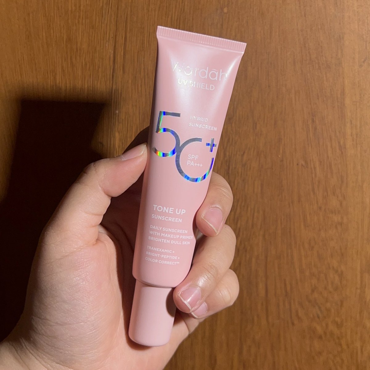 duniaskinker's tweet photo. Akhirnya nemuin suncreen yang super sat set dipake sebelum make up✨

ga boong ini suncreen enak dijadiin base sebelum make up karena ada primer dan efek tone upnya 🎀 https://t.co/Uvoeth0WhP