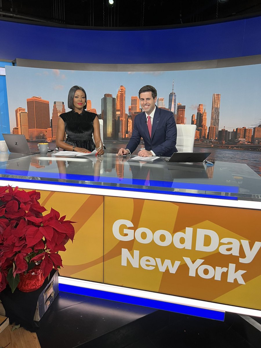 TGIF!! 

Hanging
 out with <a href="/RobertMosesFox5/">Robert Moses</a> on this chilly Friday. 

Tune in 📺 <a href="/fox5ny/">FOX 5 NY</a> channel 5 #NYC