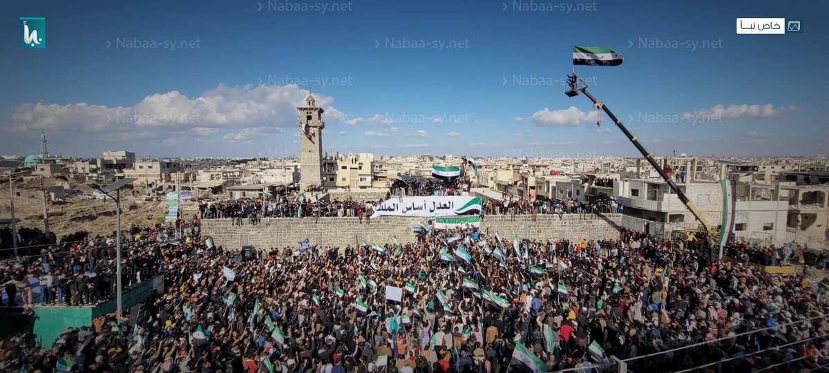هنا مهد الثورة 
ومآذنة العمري الشامخة 

#سوريا_الان