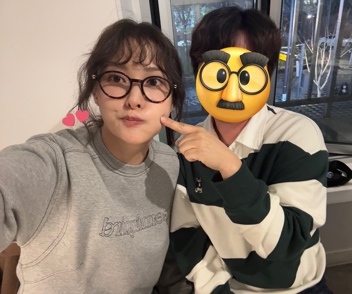 제가 감히 규리여신님의 복숭아🍑를 찔러봤어요....
언니가 너무 귀여워서 공개를 🥹😻