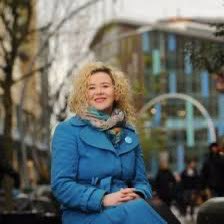 RealShanCothi's tweet photo. Edrych mlan i gal sgwrs dda am lyfr newydd @LowriHafCooke Amser Nadolig ar Bore Cothi @BBCRadioCymru #anrheg #moethus #cynnes #atgofion https://t.co/ZlgkuyRa7f