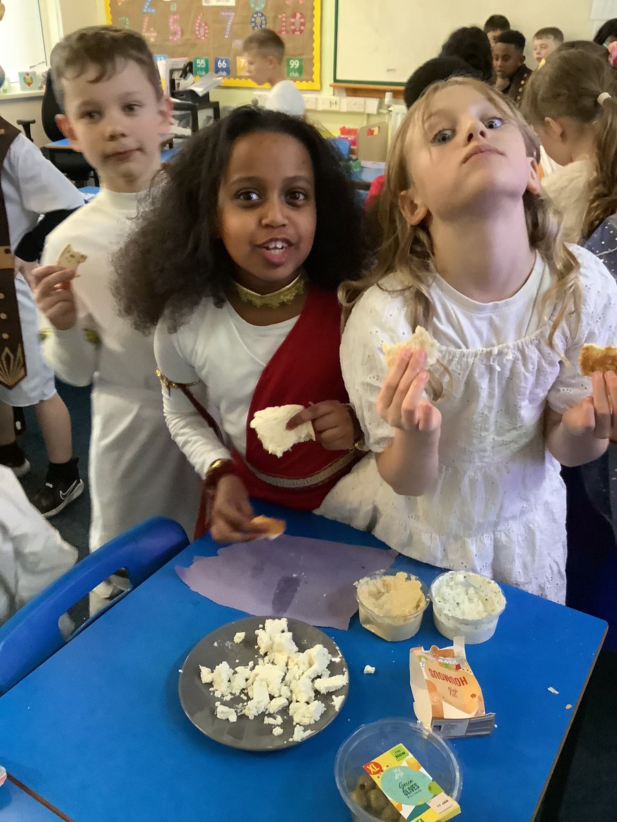 AbbeyPrimary's tweet photo. #y4 are exploring some different Ancient Greek foods. They have enjoyed the flame baked bread, feta, olives and vegetables #history #immersionday https://t.co/x985DLM3BZ