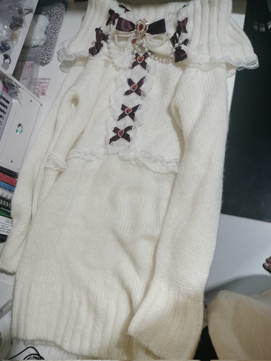 ayla_study's tweet image. เดรสไหมพรมทำมือ สีขาวปาดไหล่ตกแต่งโบว์สีแดงไข่มุก 
ขอคนไซส์s/m
✨มือ2
 📌690฿ ส่งฟรี ประมูลมา
 #เสื้อผ้ามือสอง #ส่งต่อเสื้อผ้า #เสื้อผ้ามือสองราคาถูก #เสื้อผ้ามือ2 #เสื้อผ้ามือสองสภาพดี  #โล๊ะตู้ #โล๊ะตู้เสื้อผ้า