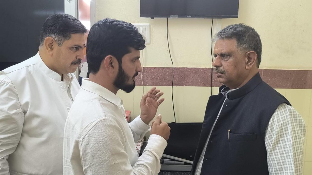 *आज यूटीबी नर्सिंग ऑफिसर की अभिवर्धी को लेकर चिकित्सा मंत्री <a href="/GajendraKhimsar/">Gajendra Singh Khimsar</a> से मुलाक़ात की व सर से छ: महीने की अभिवर्धी को लेकर सकारात्मक वार्तालाप हुई तथा सर द्वारा ज्ञापन पर आज ही अग्रिम कार्यवाही करने का आश्वासन दिया…
<a href="/PapuramSahu02/">Papuram Sahu</a> 
<a href="/ravindra_2129/">ravindra godara nagrasar</a> 
<a href="/GajendraKhimsar/">Gajendra Singh Khimsar</a>