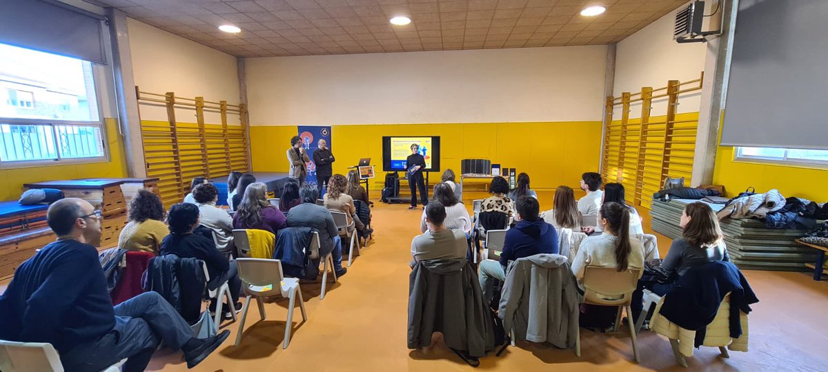 EscolaFlix's tweet photo. Avui es celebra la Jornada Anual de la Xarxa @educacio360 de les Terres de l’Ebre a la nostra escola. 
Benvinguda a càrrec del president del @ccriberaebre i batlle de @AjuntamentFlix , @martadomenechg de l”Aliança 360 , i @JMAlbiac Director de l’Escola de Flix https://t.co/J0azxeFtRD