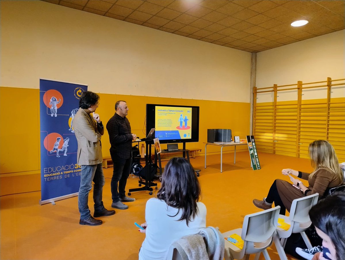 EscolaFlix's tweet photo. Avui es celebra la Jornada Anual de la Xarxa @educacio360 de les Terres de l’Ebre a la nostra escola. 
Benvinguda a càrrec del president del @ccriberaebre i batlle de @AjuntamentFlix , @martadomenechg de l”Aliança 360 , i @JMAlbiac Director de l’Escola de Flix https://t.co/J0azxeFtRD