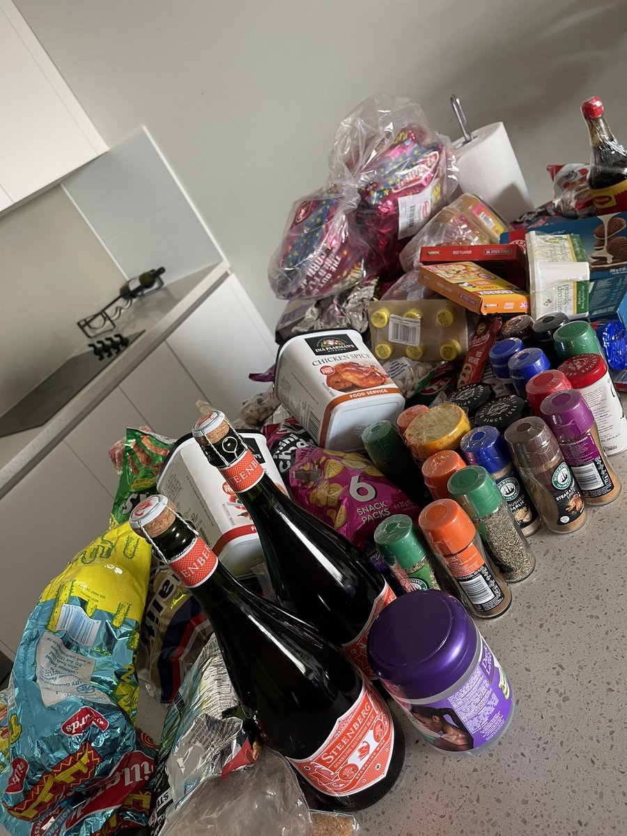 nenemasibanda's tweet photo. Zim snacks 😍.
Thank you mother 🤪 https://t.co/LJe1irCWCI