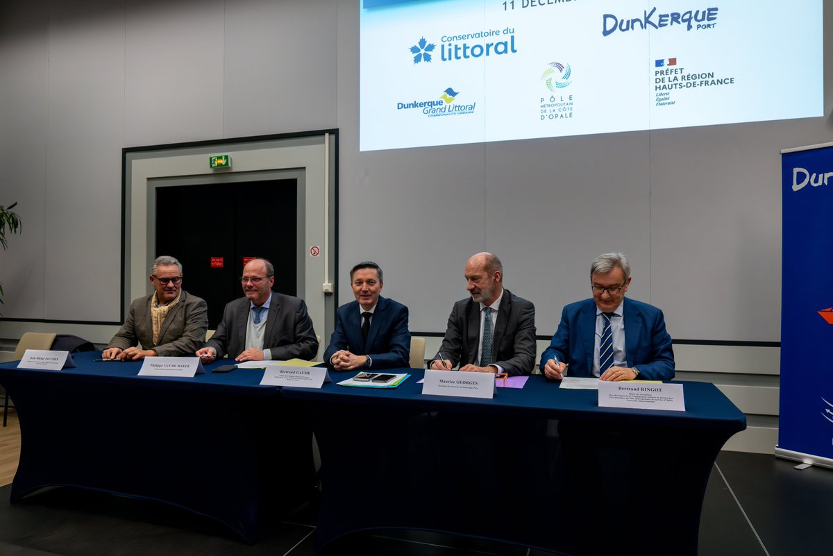 Conservatoire du littoral (@littoral_cdl) on Twitter photo Signature d'une convention entre le <a href="/littoral_cdl/">Conservatoire du littoral</a> et <a href="/DunkerquePort/">DunkerquePort</a> pour protéger et valoriser les espaces naturels. Philippe Van de Maele, directeur, souligne l'engagement du CdL dans la démarche "éviter-réduire-compenser", pour innover et optimiser les bénéfices territoriaux. Signature d'une convention entre le <a href="/littoral_cdl/">Conservatoire du littoral</a> et <a href="/DunkerquePort/">DunkerquePort</a> pour protéger et valoriser les espaces naturels. Philippe Van de Maele, directeur, souligne l'engagement du CdL dans la démarche "éviter-réduire-compenser", pour innover et optimiser les bénéfices territoriaux.