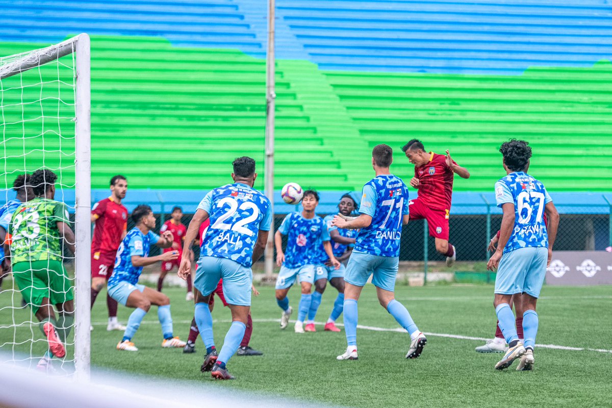 INDWomensLeague's tweet photo. Thomyo sets BFS on fire! 🔥🤯

His superb brace brings @SCBengaluru back on level terms! ⚡️

SCB 2️⃣-2️⃣ DFC

#SCBDFC #ILeague #IndianFootball ⚽️ https://t.co/x775OCkqBT