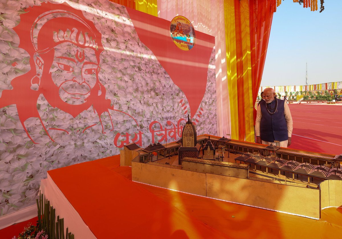 NeelamS_BJP's tweet image. देश के यशस्वी प्रधानमंत्री श्री @narendramodi जी ने संगम नगरी प्रयागराज में लेटे हनुमान जी का विधि-विधान से दर्शन पूजन कर समस्त देशवासियों के कल्याण हेतु कामना की।

जय बजरंगबली 🚩

#PMModiInPrayagraj @Virend_Sachdeva @PavanRanaRSS @BJP4Delhi