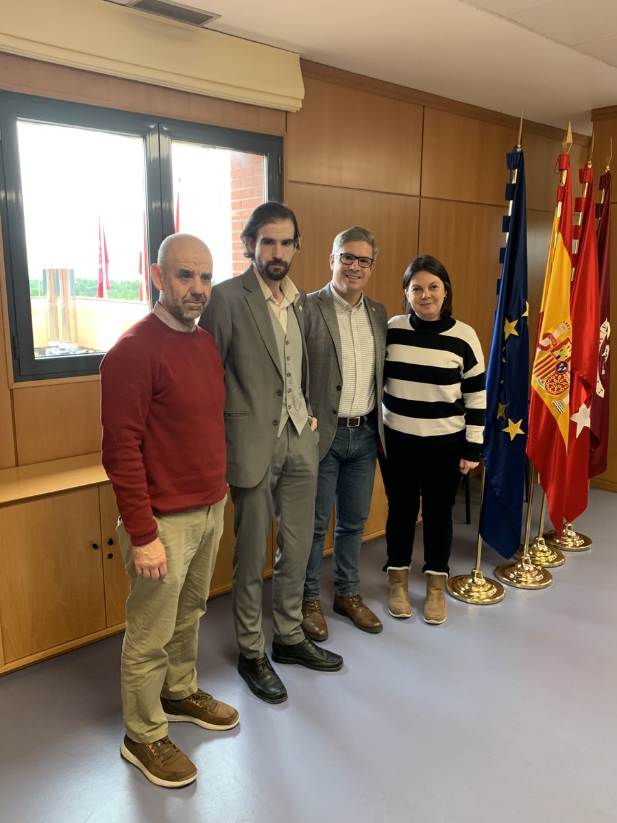jlvazpol's tweet image. En el marco del proyecto #ALACRAN financiado por @CSN_es, que busca ciberproteger instalaciones radiológicas y nucleares, hemos realizado una reunión presencial de seguimiento con la coordinación de @CIEMAT_OPI en @informaticaucm.
¡Afrontamos el Año 2 con mucha ilusión!