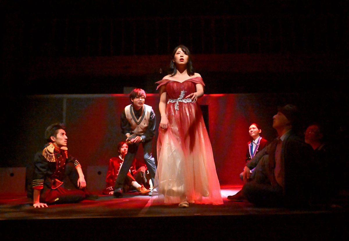 Theater_IO's tweet photo. 金沢若手俳優シアタープロジェクト『初恋』 

古典的な題材に挑戦したことに拍手です
(60代以上 女性)

恋する男たちのおかしみ 初恋の儚さ
(20代 男性)

自分もジナイーダに恋をしている気分にさせられました！
(20代 女性)

Photo by ハヤシハジメ

配信はコチラ☁️
▶︎▶︎ https://t.co/eqXUlMx6f7 https://t.co/D4DGWEtORt