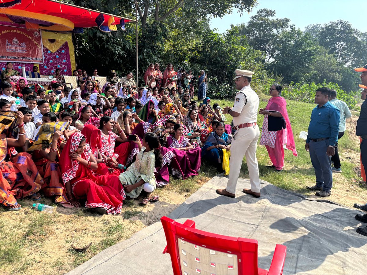 deoc_deogarh's tweet photo. Conduct of District Level Mock Exercise on Flood Water Rescue (FWR) by 3rd BN NDRF Mundali, Cuttack on dt.13.12.2024 at Singsal GP of Barkote Block, Deogarh district https://t.co/QaEF7g9m8v