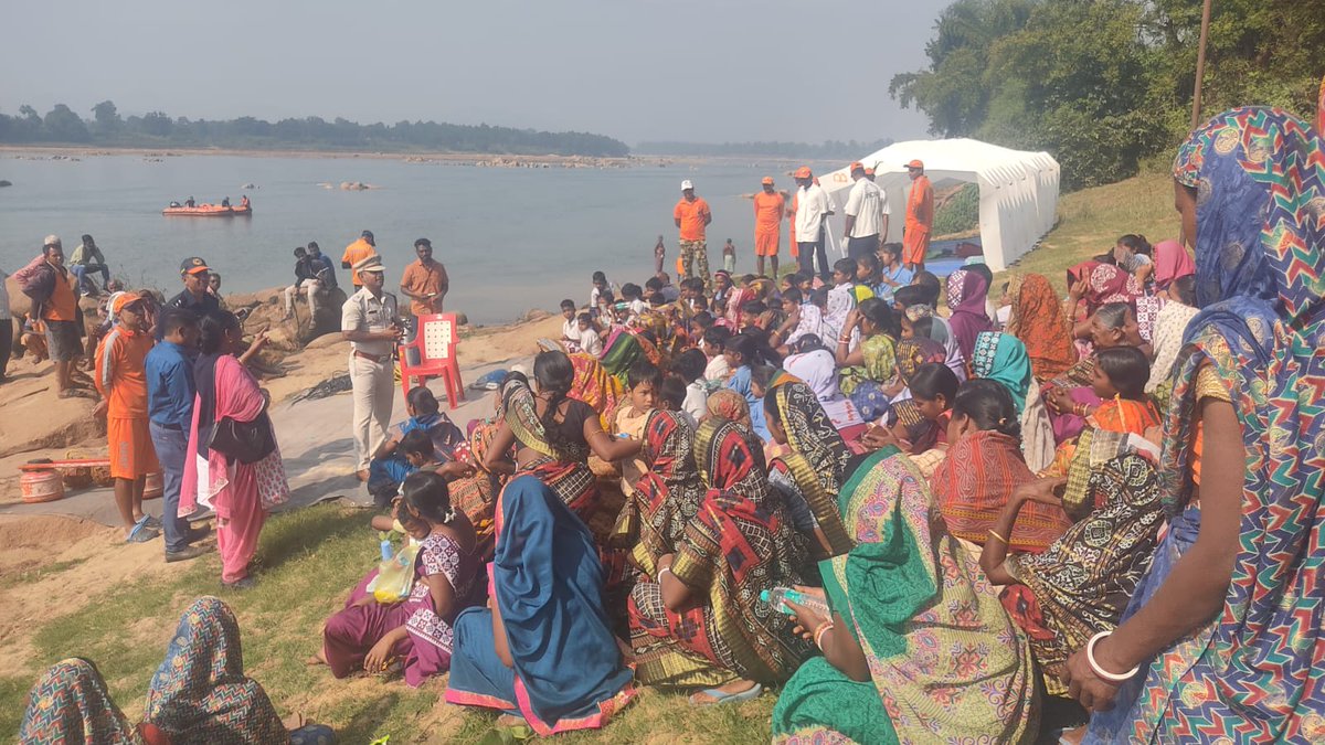 deoc_deogarh's tweet photo. Conduct of District Level Mock Exercise on Flood Water Rescue (FWR) by 3rd BN NDRF Mundali, Cuttack on dt.13.12.2024 at Singsal GP of Barkote Block, Deogarh district https://t.co/QaEF7g9m8v