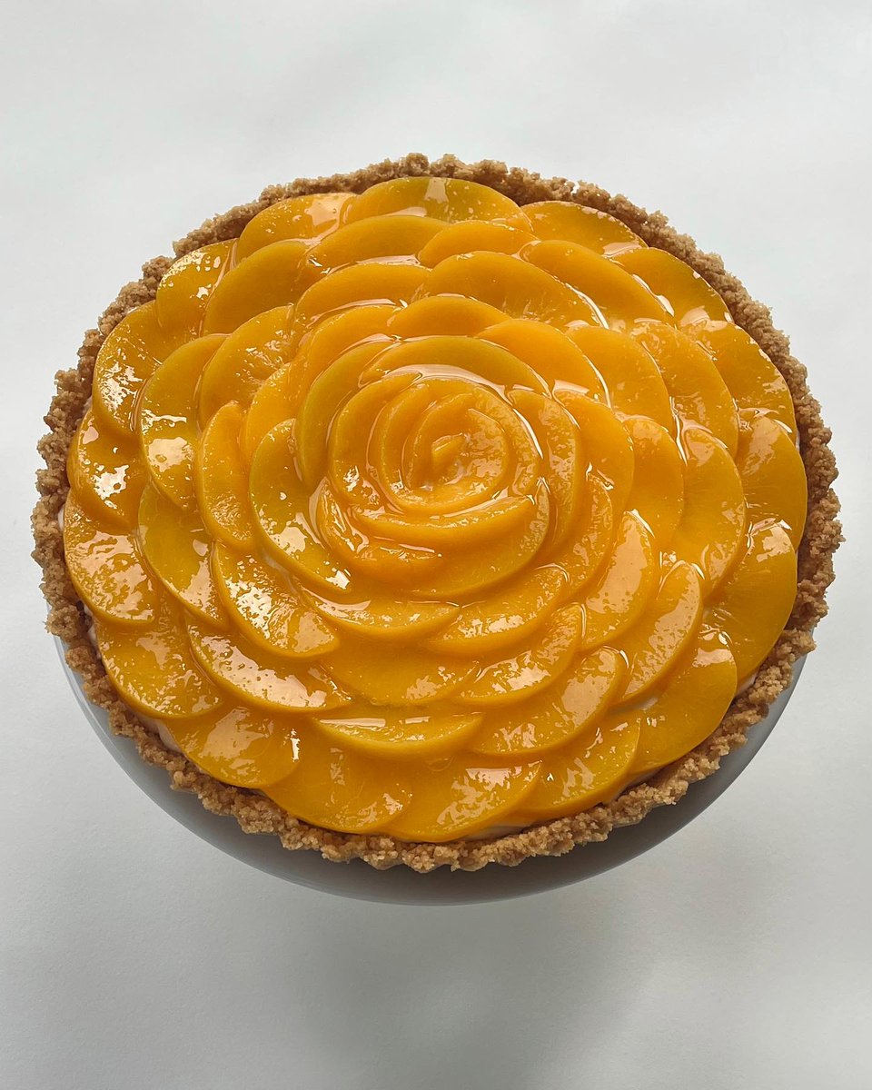 Персики и сливки

Основа из крошки печенья Mulino Bianco, которое я привез из Италии, ванильный крем, взбитые сливки и золотистые персики. Идеальный десерт, который перенесет вас в атмосферу итальянских летних дней.