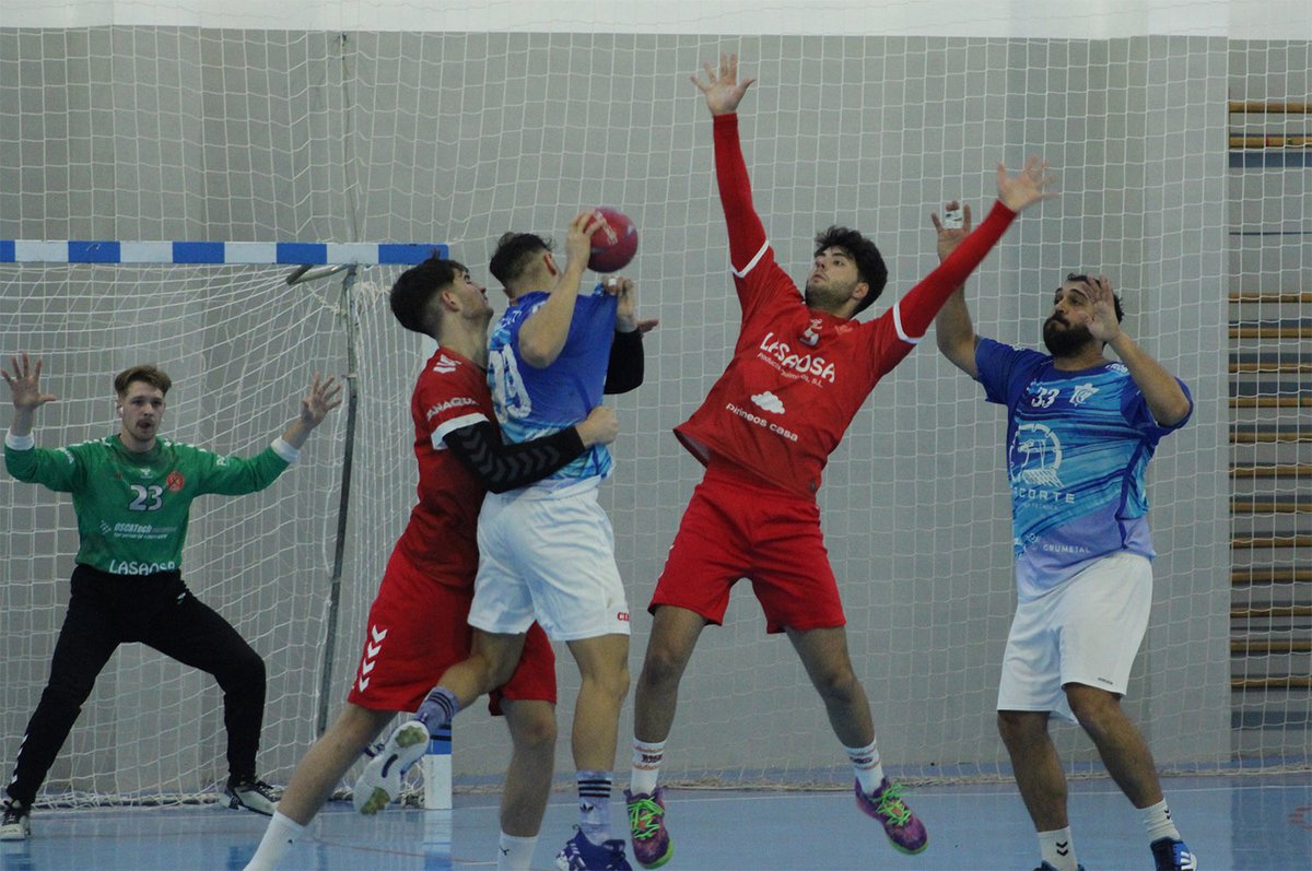 Fran Rubio explica en el Campus de Huesca criterios nutricionales para el balonmano

El  jugador y entrenador del Balonmano Huesca y  nutricionista formado en la sede oscense de @Unizar imparte una sesión del doble grado en Nutrición y CC del Deporte campushuesca.unizar.es/noticias/fran-…
