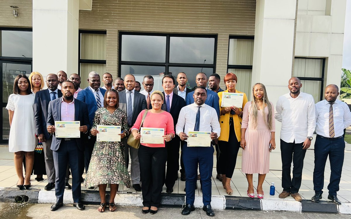 CAADP_1984's tweet photo. 34 técnicos de la Caja Autónoma y Amortización de la Deuda Pública, reciben sus #certificados, tras completar una #capacitación en generación de #reportes de flujos y saldos en #SIGADE 6. El Director General @Edjang_Ruben presidió el acto.
+info en https://t.co/IO2NwNFlT1 https://t.co/rICtB8sJsF