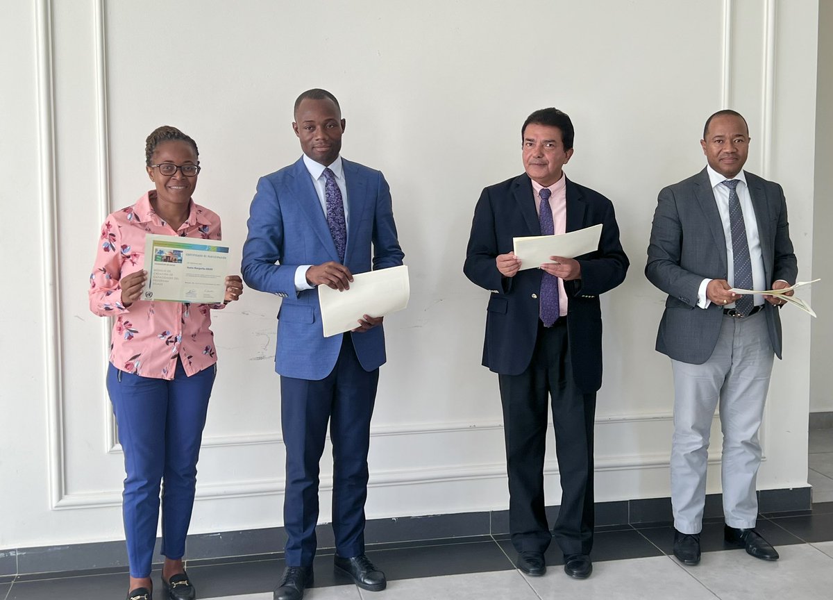 CAADP_1984's tweet photo. 34 técnicos de la Caja Autónoma y Amortización de la Deuda Pública, reciben sus #certificados, tras completar una #capacitación en generación de #reportes de flujos y saldos en #SIGADE 6. El Director General @Edjang_Ruben presidió el acto.
+info en https://t.co/IO2NwNFlT1 https://t.co/rICtB8sJsF
