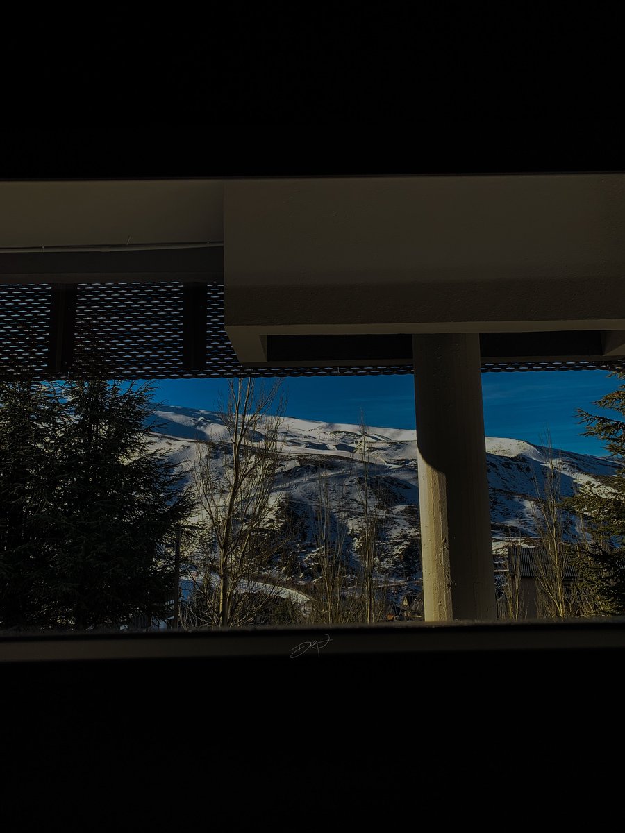 dkavibe's tweet photo. All black in the mountains https://t.co/lPtNKWnoPc