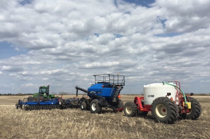 OmexCanada's tweet photo. ๐ฑ It's time to schedule your TNT or Starter P! Donโt miss out on the chance to boost your yield! ๐ฅ #LiquidStarters #Plant25 #CdnAg https://t.co/WNU06anr7S