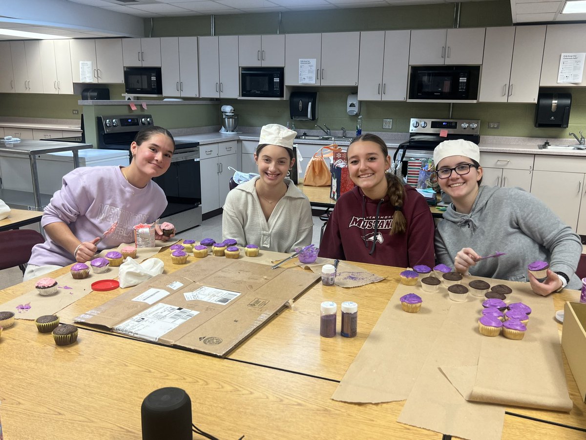 menhsfbla's tweet photo. Prematurity Awareness Fundraiser
Head out to the MHS boys’ basketball games tonight!!  FBLA(Future Business Leaders of Amercia) will be selling purple cupcakes and cotton candy to show support for March of Dimes- Prematurity Awareness!  All proceeds will be donated💜💜 https://t.co/0SVyHFpvFg