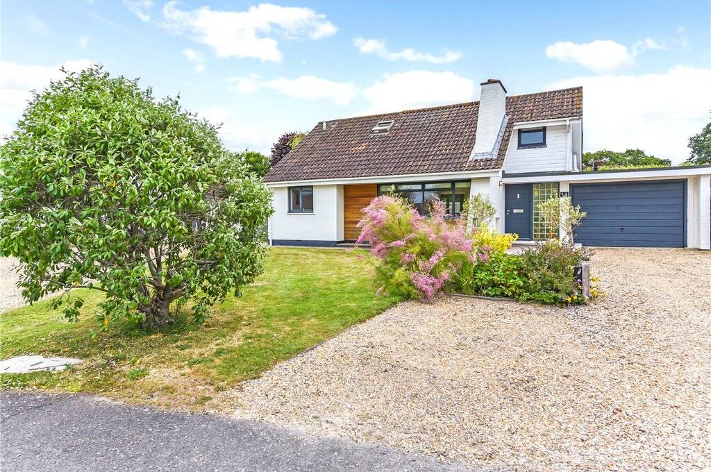 TodAnsteeProp's tweet photo. Stunning detached home in #Itchenor now available to rent! 🌟 Featuring a gorgeous dining room extension, bright living spaces, and a spacious principal bedroom with en-suite. Modern comfort in a prime location!
For more info: https://t.co/s8EeFDPzVJ

#ukproperty #todanstee https://t.co/CZLKCnVa81