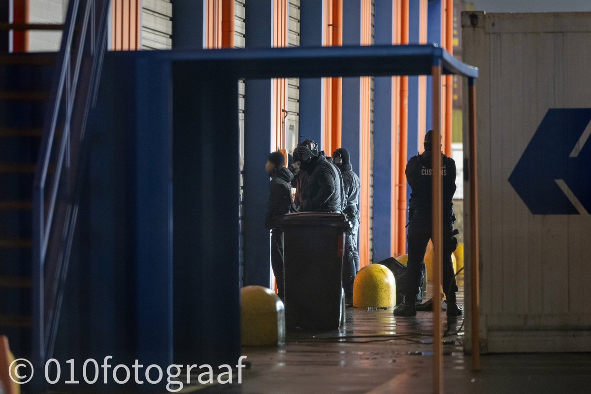 Aanhouding van twee vermoedelijke uithalers in de Rotterdamse Waalhaven