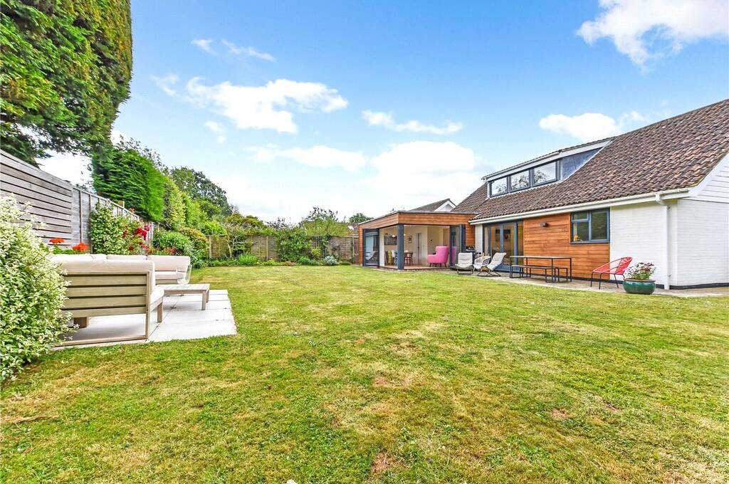 TodAnsteeProp's tweet photo. Stunning detached home in #Itchenor now available to rent! 🌟 Featuring a gorgeous dining room extension, bright living spaces, and a spacious principal bedroom with en-suite. Modern comfort in a prime location!
For more info: https://t.co/s8EeFDPzVJ

#ukproperty #todanstee https://t.co/CZLKCnVa81