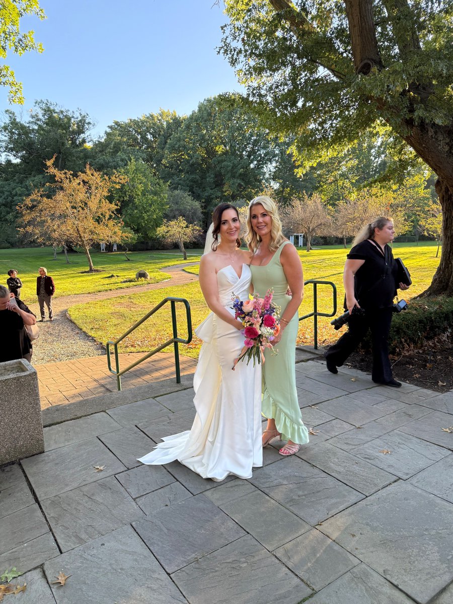 💐For Hilary’s wedding day she found a heartfelt way to include her dog, Baby, who had passed away. Thanks to her friend Megan, Baby’s leaf from our Memory Tree became part of the bouquet.

If you’d like to honour a beloved pet on our Memory Tree, visit: rvcact.com/memorytree