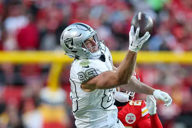 NFLMAVERICK's tweet photo. 🎂
Happy birthday to Raiders TE Brock Bowers, December 13, 2002. https://t.co/45gx2wxxL1