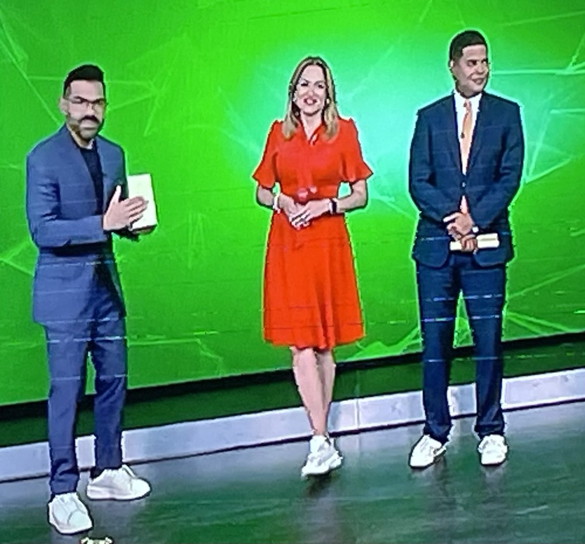 ¿A DÓNDE FUE A PARAR LAS GUÍAS DE LA ELEGANCIA AL VESTIR?