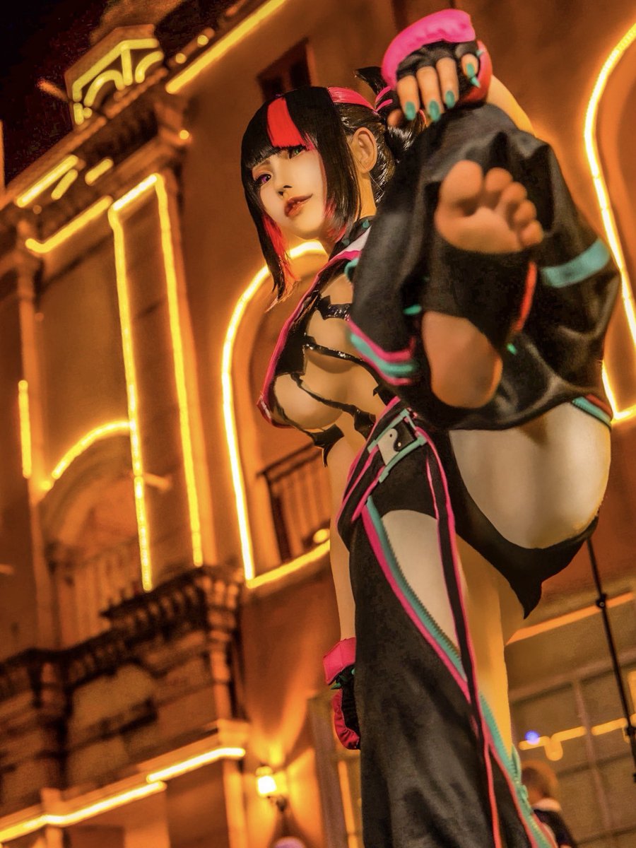 Moogle_Cos's tweet photo. cosplay
　【StreetFighter6　ハン・ジュリ】

　RP・ふぁぼ共に一位のジュリちゃん🦶
　皆さま応援ありがとです(´⌯  ̫⌯`)💕

#今年も残りわずかなので今年一番伸びたのを貼る #StreetFighter6 #SF6 https://t.co/3cn3UNihhp
