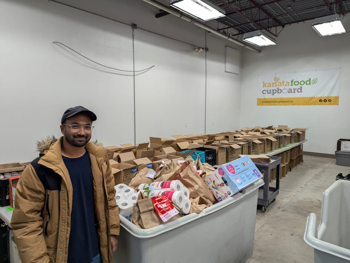 Ahmadiyya Muslim Youth from the Ottawa West, ON chapter of the Ahmadiyya Muslim Youth Association Canada braved the chilly weather to set up a stall on December 8, 2024 at Metro, collecting 1,100 lbs of food for the Kanata Food Cupboard.

#Ottawa #Ahmadiyya <a href="/KanataFoodCpbrd/">Kanata Food Cupboard</a>