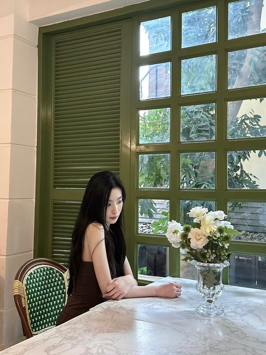 经典回顾系列之极品空乘尹邑茗近照 #yy #羞辱 #意淫 #母狗 #反差 #反差婊 #空乘 #空姐 #尹邑茗 #空中小姐