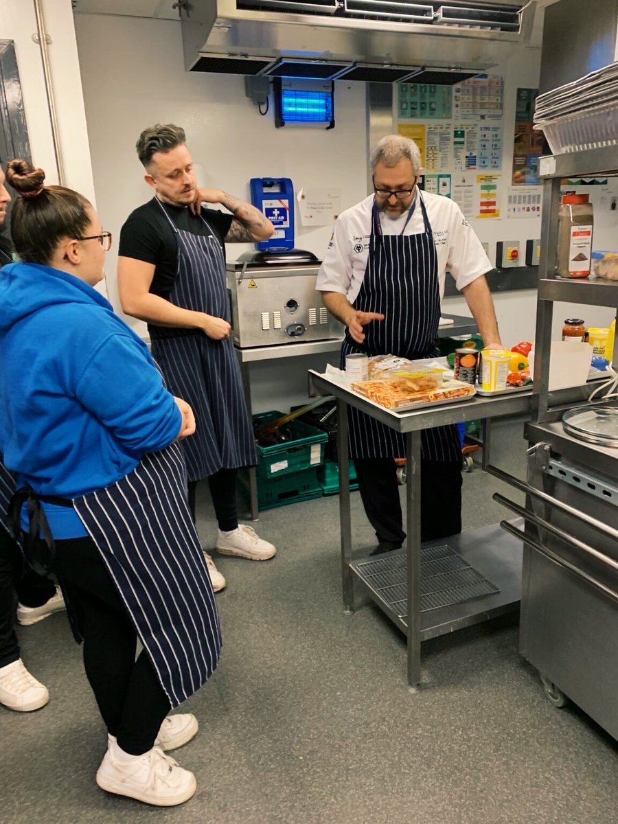 wwfcfoundation's tweet photo. 🧑‍🍳 Cooking masterclass from @Wolves Head Chef Luke Hitchins & Mitch Lane!

🍽️ Last week, some of our participants from our #BuildingBrighterFutures programme took part in a cooking workshop at Molineux.

Participants learned how to create delicious and budget-friendly meals using simple ingredients, all while picking up skills and tips from Luke and Foundation ambassador Mitch. 🗣️

Huge thanks to Luke & Mitch for their support, and look out for more workshops coming soon! 🤝

📩 If you're interested in taking part, please email ollielocker@wolves.co.uk