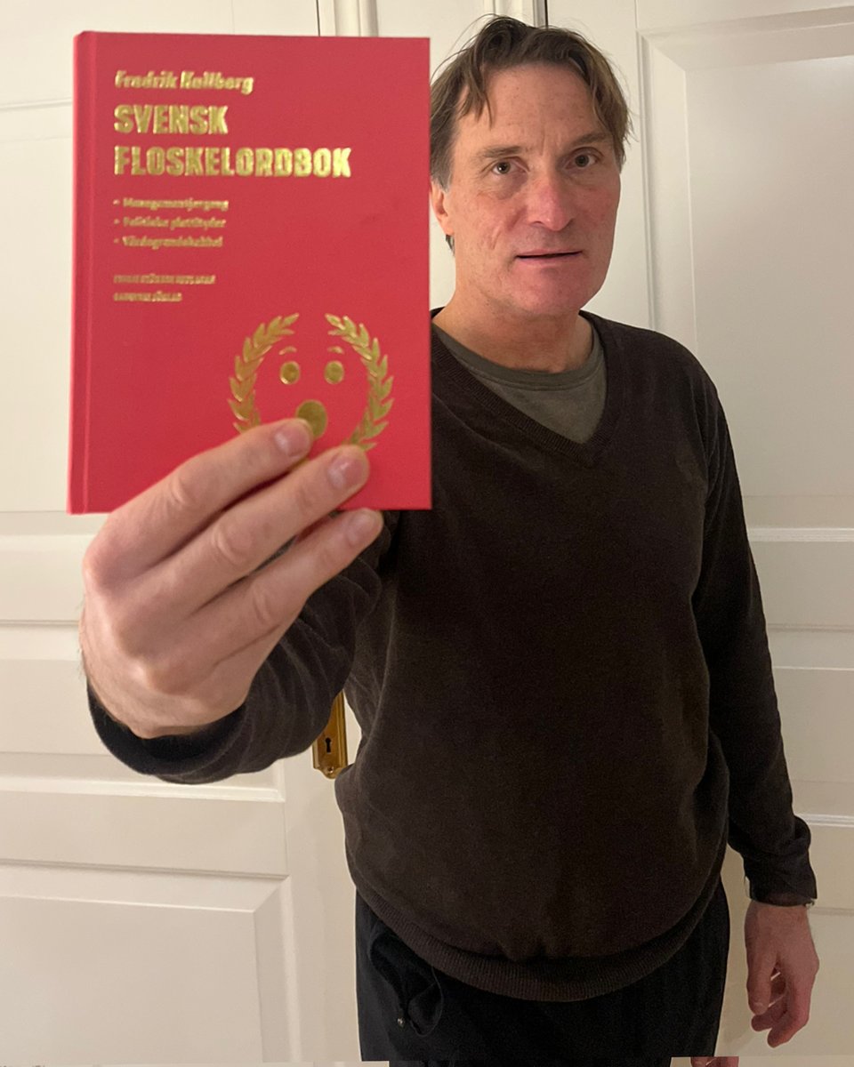 FredrKullb's tweet photo. Viktigt meddelande till dig som har svårt att välja julklapp.
Svensk floskelordbok finns nu i en uppdaterad upplaga med massor av härligt Linkedin-tugg och managementbabbel.
Slut på meddelandet.
#akademibokhandeln #bokus #adlibris https://t.co/MopzK9I22v