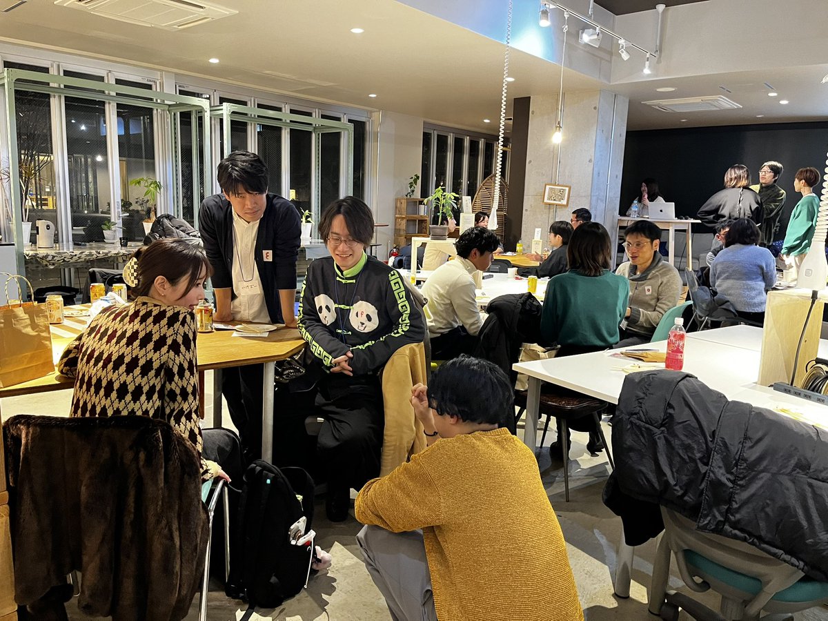 HiroCreGuild's tweet image. ひろしまクリエイターズギルドの忘年会🍊

今年もみ〜んなおつかれさま！な今回のイベントはみんな交流時間たっぷりです📩🍺😀

#ひろクリギルド