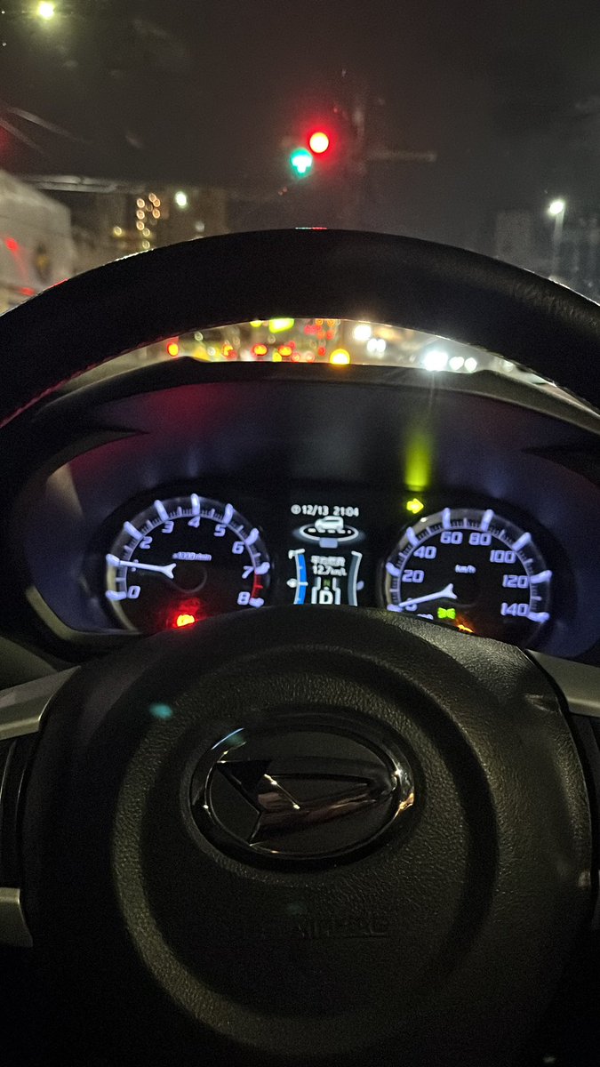 今年はもう休み無し

誘われても行く時間ないからクリぼっちだなあ