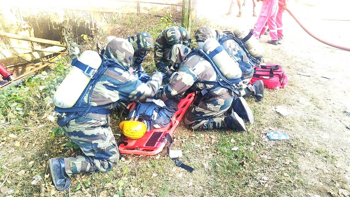 12bnndrf's tweet photo. #12NDRF conducted Joint  #Mock Exercise on Oil Pipe Leakage Scenario at #Tinsukia #Assam in coordination with IOCL, Digboi Refinery authority and other stakeholders https://t.co/CDCMabOBAF