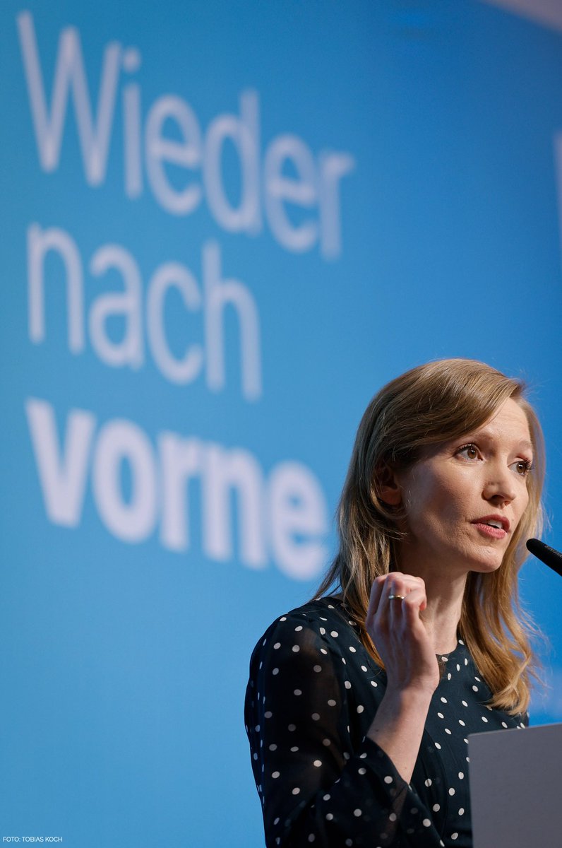 Ottilie_Klein's tweet photo. Unser #teamBerlin für die @cduberlin-Landesliste steht - eine gute Berliner Mischung mit vielen neuen jungen Köpfen. Von Herzen DANKE an alle Delegierten für das Vertrauen für Listenplatz 2! 🫶
Gemeinsam & geschlossen gehen wir als starkes Team mit @JM_Luczak als Spitzenkandidat in den Wahlkampf. Zusammen werden wir um jede Stimme kämpfen, damit Berlin stark im Bundestag vertreten sein wird & es #wiedernachvorne geht! 💪
📸 @toko