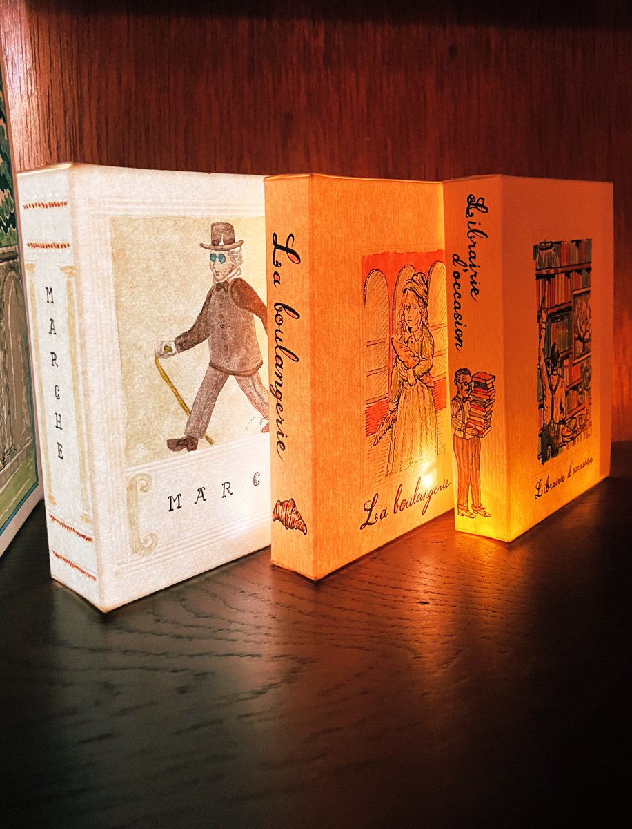 8leru383's tweet image. BOOK LIGHT
豆本仕立て(7×9㎝程)照明💡を
会場で灯してみたのですが、
既に愛おしい…🥰
.
展示会明日から年内29日迄
13:00〜20:00
京都・迷子(火曜日定休日)
【完全予約制】
　📞075-771-4434
　✉️@maigo606 
.
僕は12/15日曜日、12/16月曜日
14:00〜18:00在廊予定。
.
#BOOKLIGHT #本の灯り