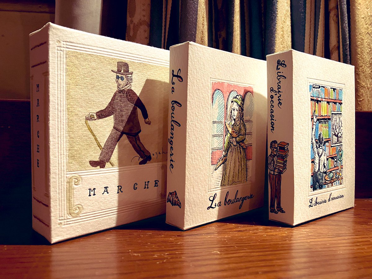 8leru383's tweet image. BOOK LIGHT
豆本仕立て(7×9㎝程)照明💡を
会場で灯してみたのですが、
既に愛おしい…🥰
.
展示会明日から年内29日迄
13:00〜20:00
京都・迷子(火曜日定休日)
【完全予約制】
　📞075-771-4434
　✉️@maigo606 
.
僕は12/15日曜日、12/16月曜日
14:00〜18:00在廊予定。
.
#BOOKLIGHT #本の灯り