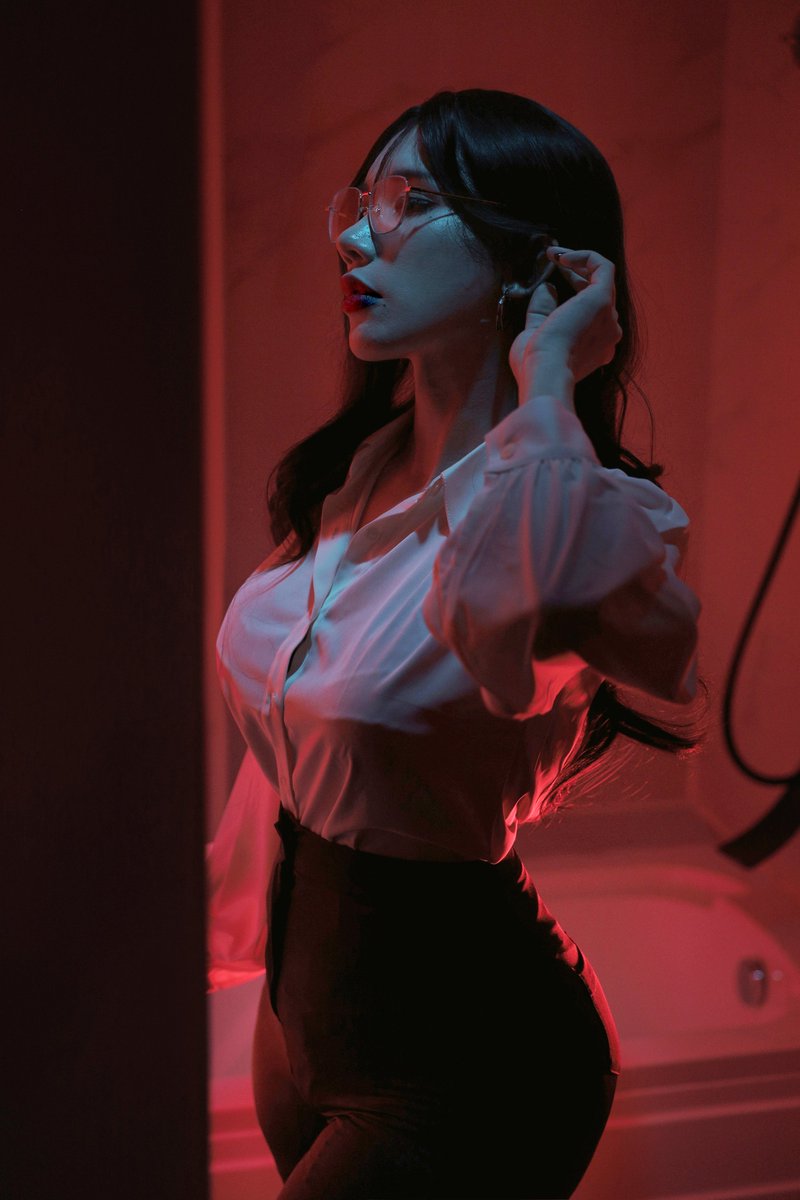 那就一起沉淪吧
- 
 It's actually a doctor not a office lady: hongbin
 Student學生：amberthelyn 
Photog：takaoyaji https://t.co/nVACJ2TVoi