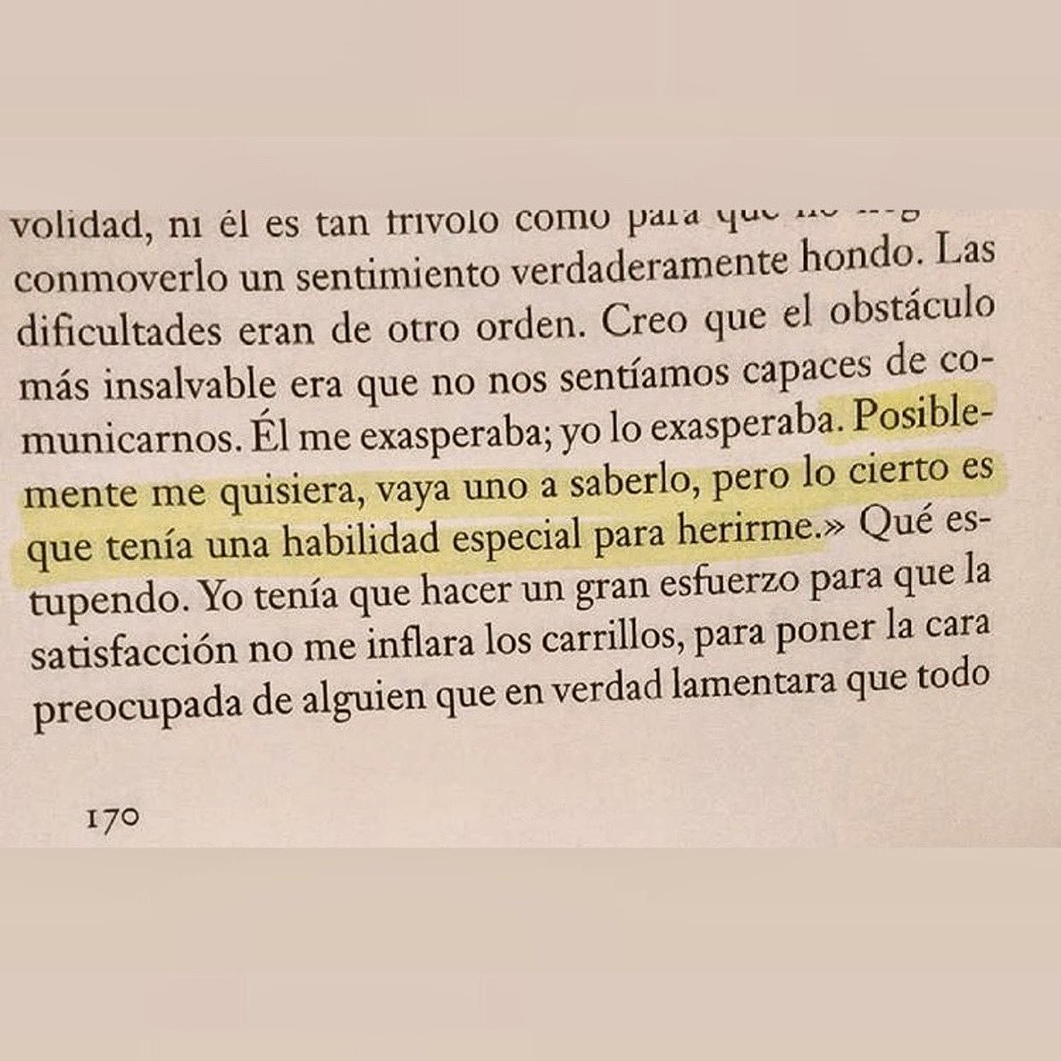 Cementedelibros's tweet photo. Nunca una frase me hizo tanto daño 🥲
“Posiblemente me quisiera, vaya uno a saberlo, pero lo es que tenia una habilidad especial para herirme...”
Autor: Mario Benedetti 
Libro: La tregua
#cementeriodelibros https://t.co/hkFhx5ODJM