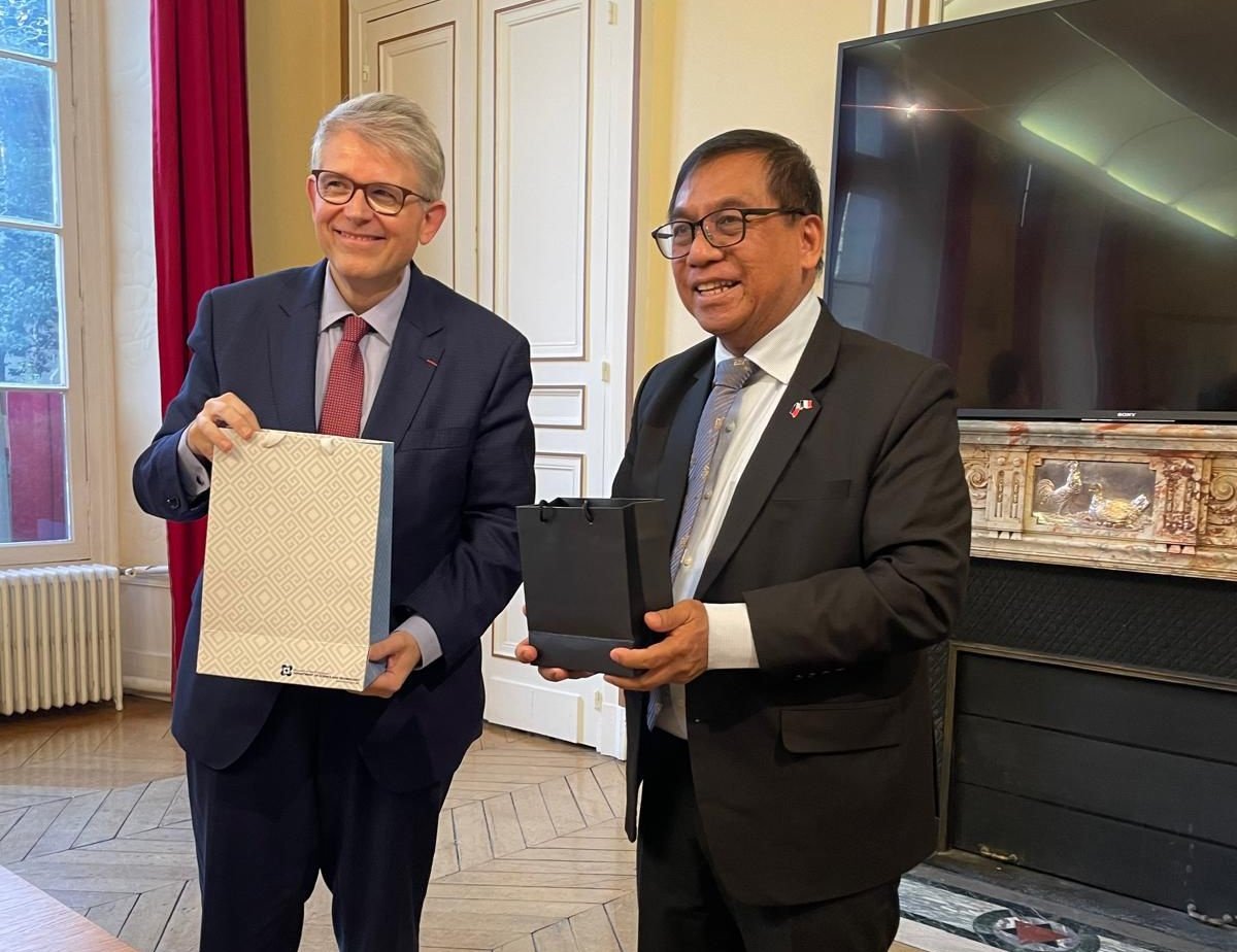 FrenchEmbassyPH's tweet photo. ๐ต๐ญโจ During the #PhilippineWeekInParis, @DOSTphl Secretary Renato Solidum Jr had a courtesy visit to @sup_recherche ๐ซ๐ท Minister Patrick Hetzel to strengthen and promote international cooperation in science, technology, and innovation.
#PHWeek2024 #MakeItIconic ๐ต๐ดโชโ๏ธ https://t.co/m1jfkoPYoK