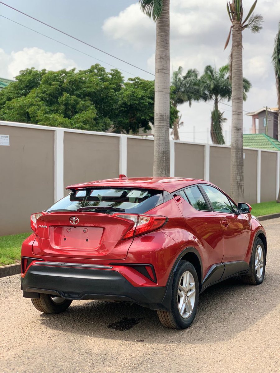 KOFISMART121's tweet photo. 2020 Toyota CH-R model is basic with a reverse camera and big android screen unregistered available slightly negotiable accident free, car was cleared recently touch down fresh in town https://t.co/3kcFZ4Q3kb