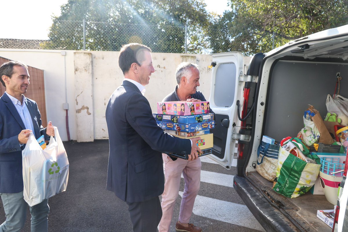 Gràcies a la solidaritat dels mallorquins des del <a href="/ConselldeMca/">Consell de Mallorca</a> hem recollit més de 500 juguetes que seran entregades per <a href="/FMontisionS/">Fundació Monti-Sion Solidària</a> als infants que, per circumstàncies desafortunades, estan en situacions de vulnerabilitat. 
Que aquest Nadal cap infant quedi sense el seu regal.
