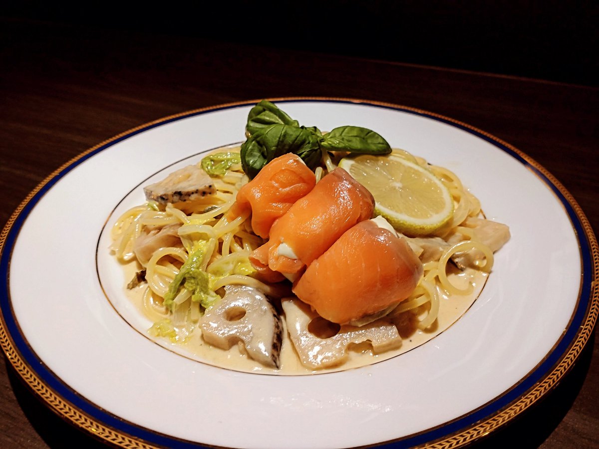 AngelsShare2024's tweet photo. スモークサーモン・クリームチーズのレモンクリームソースパスタ

#パスタのサブスク
#バーのパスタ https://t.co/ZXmUKMrRiF